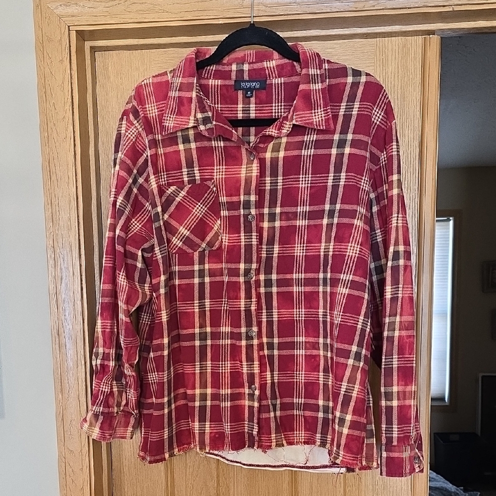 Plaid Nashville Graphic Women's Blouse - Picture 3 of 3